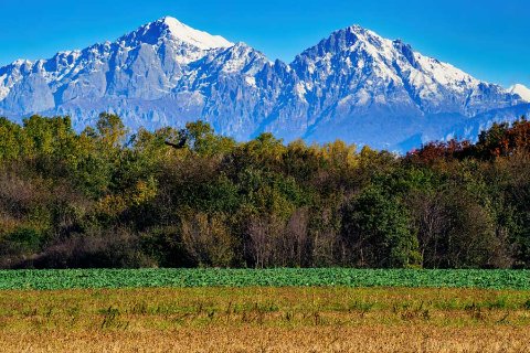 Splendida catena montuosa a Cinisello, Italia.