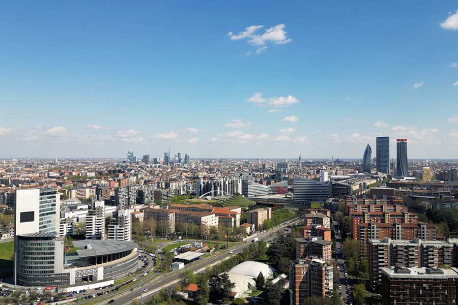 Foto aerea della zona ovest di Milano.